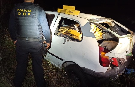 Veículo com mais de 300 quilos de maconha capota e é apreendido pelo DOF durante a Operação Hórus