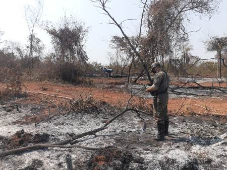 Polícia Militar Ambiental de Jardim autua sem-terra em R$ 10 mil por incêndio de área de matas ciliares do rio Urumbeva