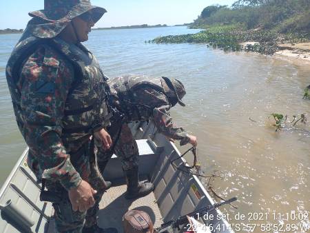 PMA de Porto Murtinho fiscaliza 14 barcos, 46 pescadores e apreende quatro cordas de espinheis com 105 anzóis nos rios Paraguai e Apa na fronteira na operação Hot Point