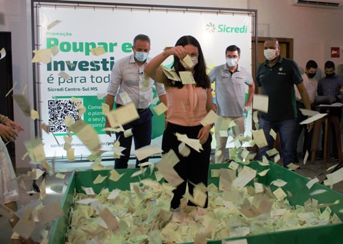 Sicredi Centro-Sul MS realiza último sorteio da promoção “Poupar e Investir é para Todos”