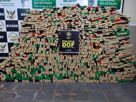 DOF apreende 1700 quilos de maconha e recupera caminhoneta furtada no Rio de Janeiro