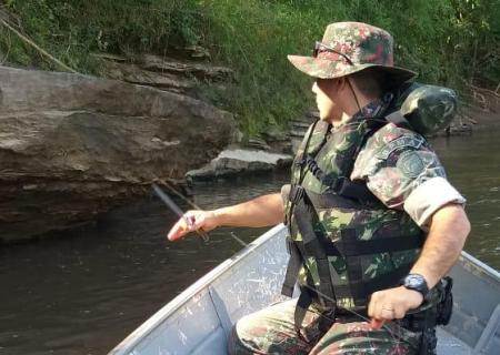 PMA de Bela Vista realiza fiscalização fluvial e terrestre durante a operação piracema e aborda 23 veículos e apreende petrechos ilegais de pesca