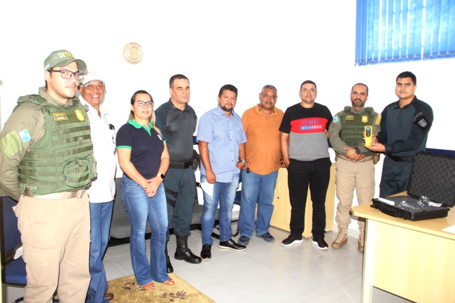 DETRAN entrega etilômetros para a Polícia Militar em Bela Vista