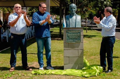 Sicredi Centro-Sul MS inaugura busto em homenagem ao Patrono do Cooperativismo Brasileiro em Dourados