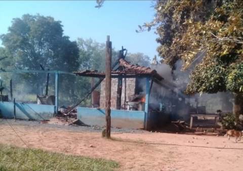 Casa pegou fogo no dia de Natal em Bela Vista