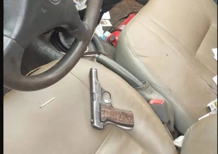 Pistola de criminosos que mataram pai e filho em MS é deixada para trás; suspeitos foram identificados
