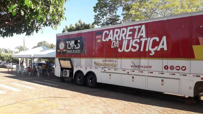 Carreta da Justiça ofereceu diversos serviços para os habitantes de Caracol nesta segunda e terça-feira