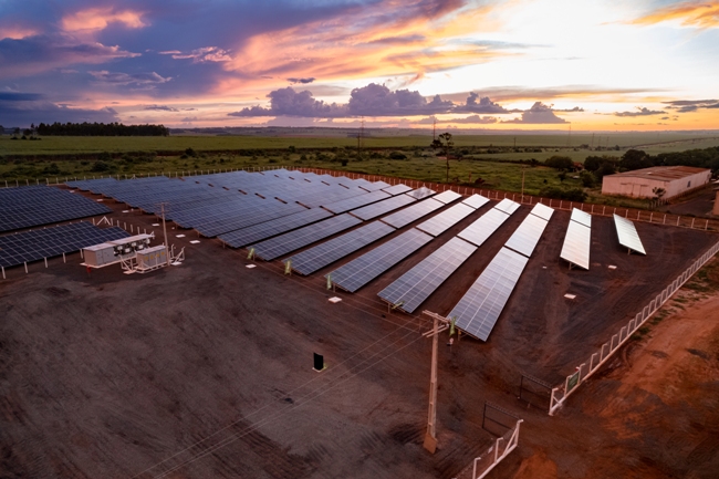 Sicredi Centro-Sul MS inaugura usina solar fotovoltaica para gerar energia para as 43 agências