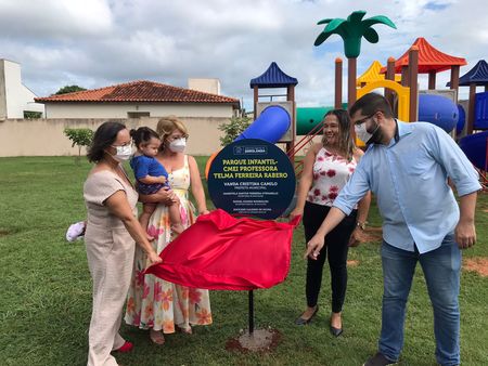 Prefeitura inaugura parque infantil no CMEI Professora Telma Ferreira Rabero
