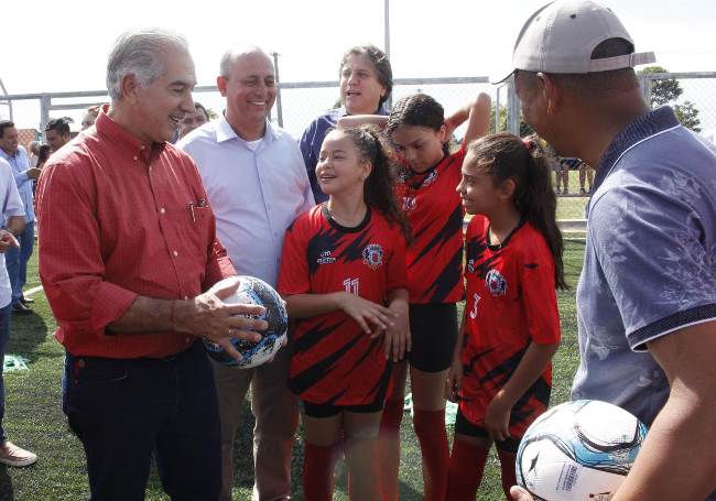 Taquarussu recebe arena de futebol soçaite do Governo do Estado