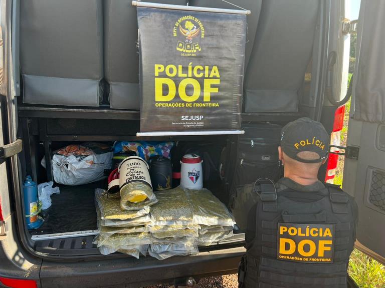 DOF apreende Pasta Base de Cocaína e Skank dentro de garrafas térmicas