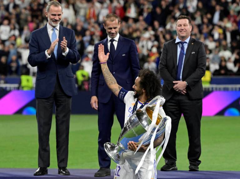 Marcelo chora na despedida do Real Madrid e descarta aposentadoria
