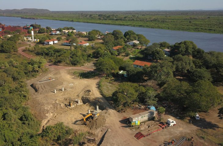 Estrada em implantação pelo Estado renova as esperanças do distrito isolado no Pantanal