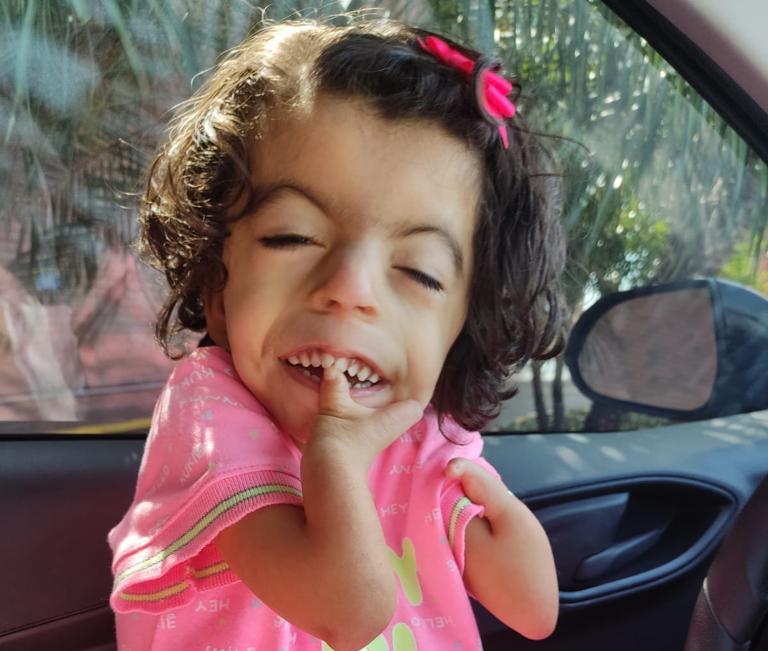 Maria Valentina tem uma síndrome rara e pede ajuda pela plataforma Donativa