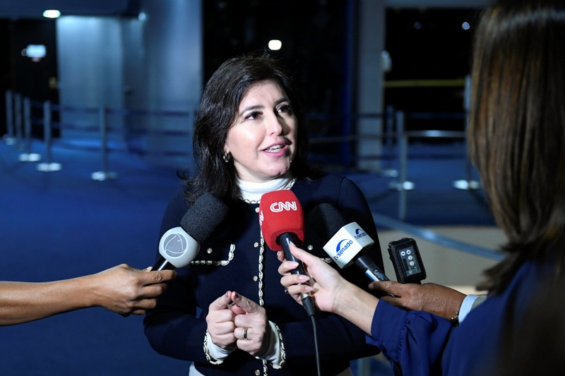 Simone Tebet critica adiamento da CPI do MEC
