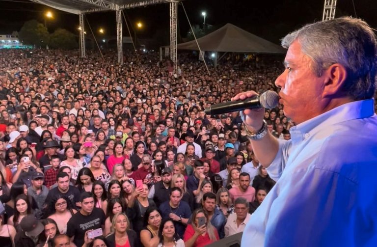 114 ANOS: Em dia histórico, Bela Vista reúne 15 mil pessoas em show de Hugo e Guilherme