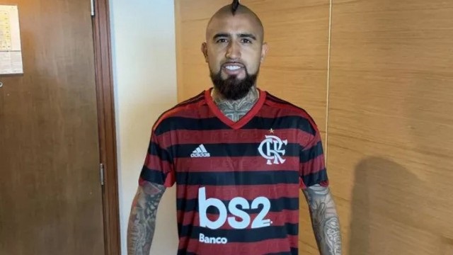 No Flamengo, Vidal terá salário de mais de R$ 1 milhão, diz jornal