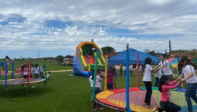 Crianças e alunos da Escola do Alto Caracol ganham dia de laser