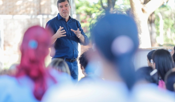Riedel é alvo de número recorde de ataques, acusações e fakenews