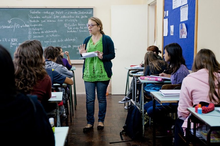 Dia do Professor: profissionais de MS veem valorização com maior salário do Brasil, capacitação e escolas novas