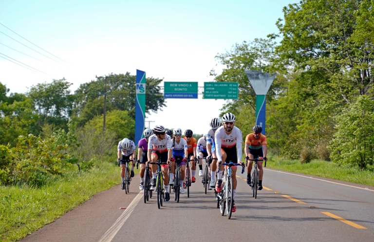 Prova de ciclismo em Bonito reúne todas as modalidades