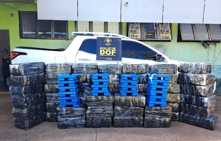 DOF apreende mais de uma tonelada de droga em camioneta roubada este mês em SP