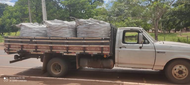PMA de Bela Vista autua em R$ 23 mil empresa com carreta e F 4000 apreendidos pela PM carregados de carvão nativo contrabandeado do Paraguai