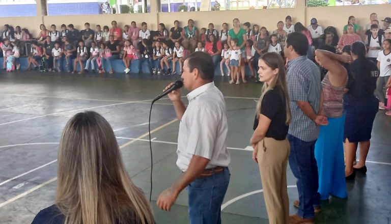 Mais de mil alunos voltam às aulas em Caracol