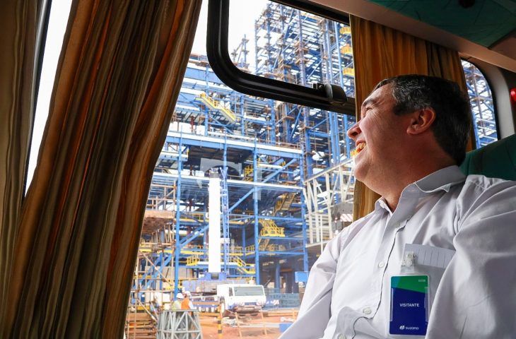 Riedel e secretários visitam fábrica da Suzano em Ribas e destacam futuro de prosperidade