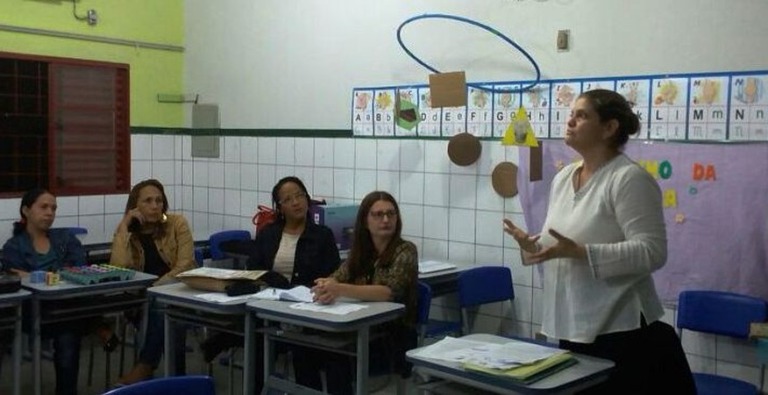 Ser professor é um ato de amor!  Laura Janaína Garcia Quidá