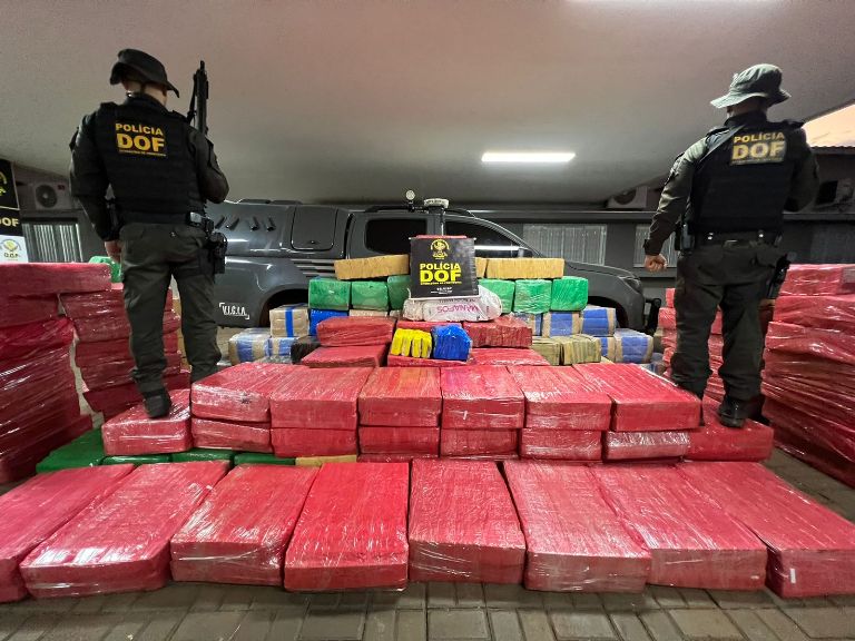 DOF recupera caminhão roubado em São Paulo carregado com mais de 4 toneladas de drogas