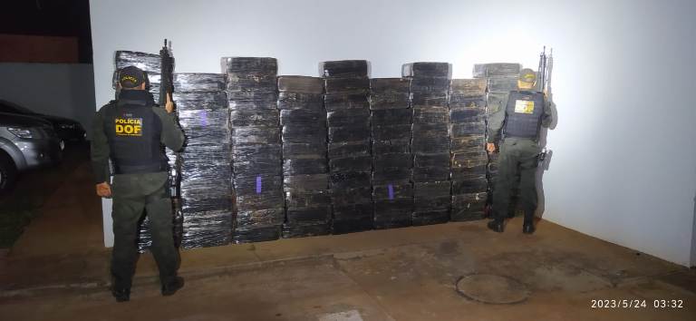 Veículo furgão com mais de duas toneladas de drogas foi apreendido pelo DOF em Eldorado