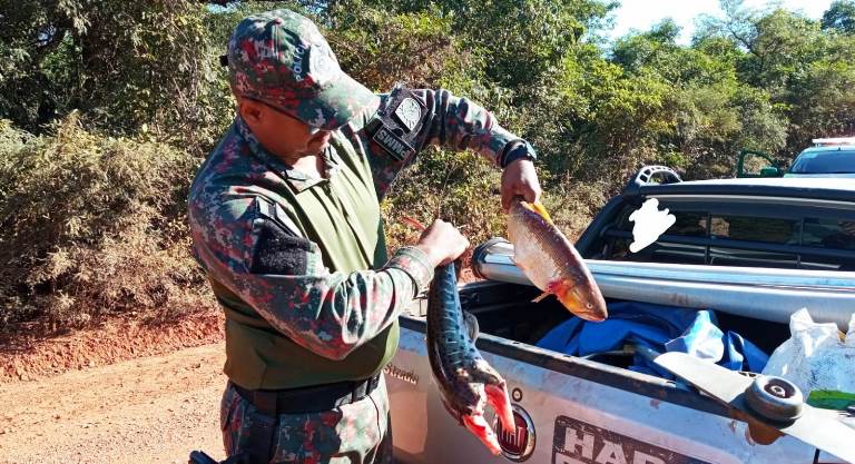 PMA prende e autua um homem por pesca ilegal, durante Operação na região da Cachoeira do Apa