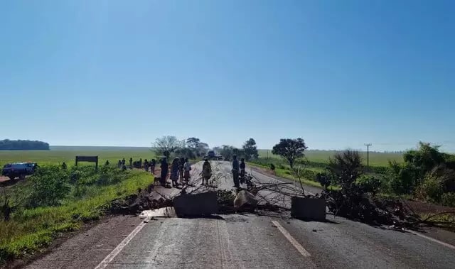Indígenas fecha a MS 384 que liga Bela Vista a Antônio João, em dia de julgamento do marco temporal