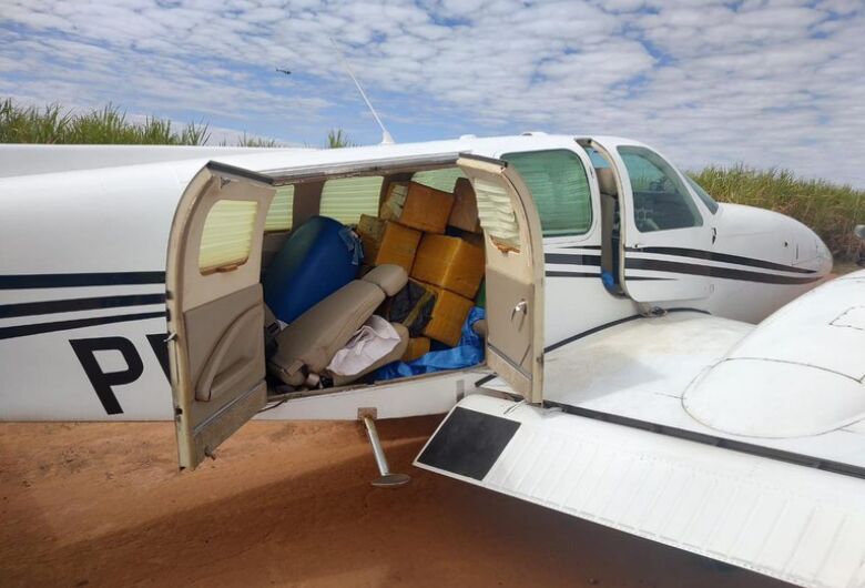 Avião que saiu do Paraguai é interceptado com 400 quilos de cocaína