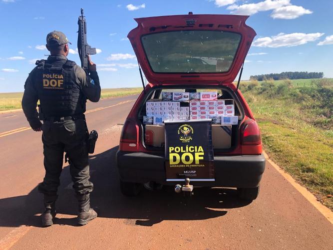 DOF apreende carros carregados com cigarros contrabandeados em Aral Moreira e Maracaju