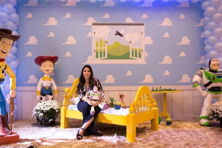 No jardim de personagens infantis, uma história de fé e restauração