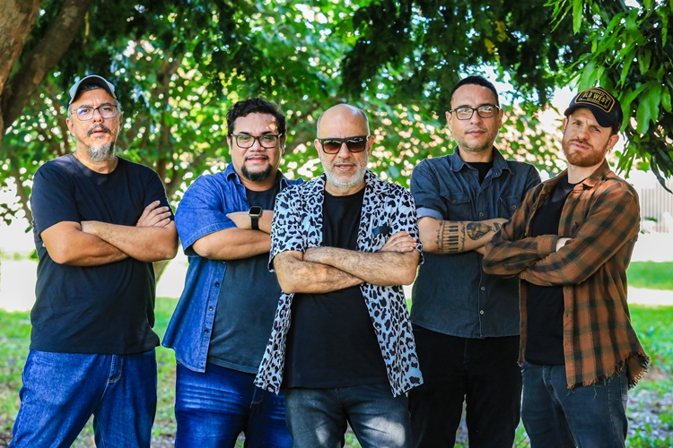Rodrigo Teixeira volta a trabalho solo com Projeto Inédito