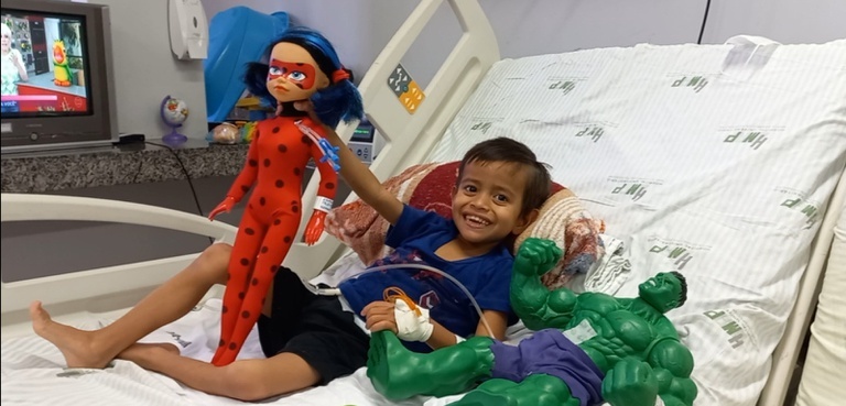 Nefrologia Pediátrica do Humap customiza bonecos para pacientes em tratamento