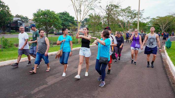 Caminhada com orientação em Libras dá visibilidade aos surdos e promove a socialização