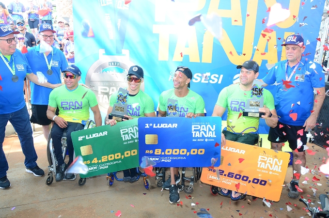 Atletas com deficiência vencem provas de 15 km, com padrinho da Corrida do Pantanal na torcida