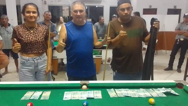 Mano e o grande campeão do 2º Torneio Internacional de Sinuca de Bela Vista
