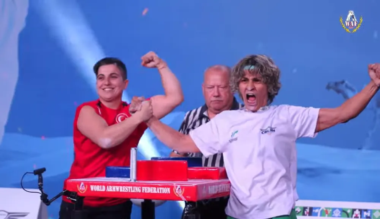 Representando Mato Grosso do Sul, Chris Souza é vice-campeã mundial de luta de braço
