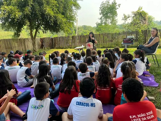 Escritora Sul-Mato-Grossense Sandra Andrade participa de Contação de Histórias com alunos da rede municipal de Caracol
