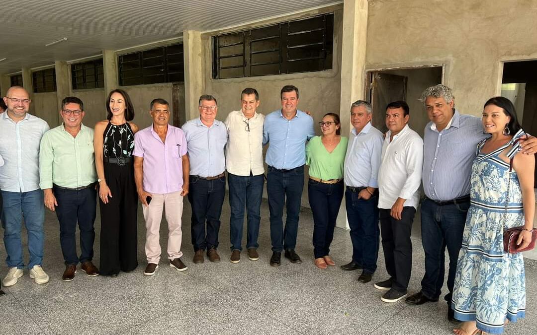 Governador Riedel visita Bela Vista, vistoria obras e concede entrevista à FM