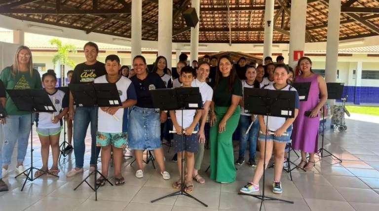 Escolas municipais de Caracol recebem materiais lúdicos da Cooperativa Sicredi