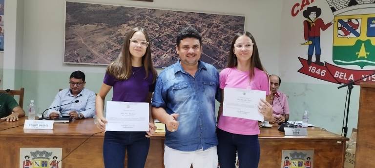 Johnys Basso entrega Moção de Aplauso para atletas bela-vistenses    
