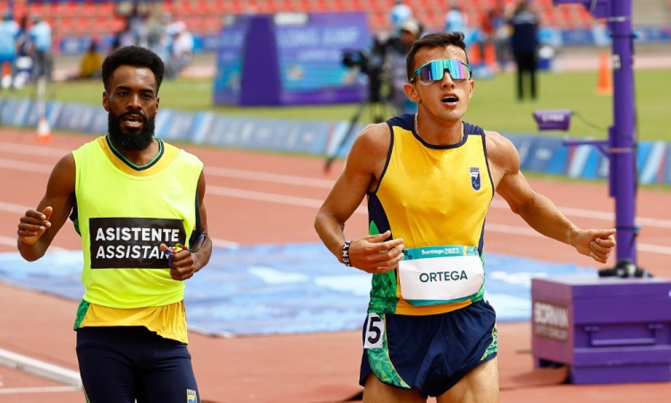 Yeltsin vence os 5.000m, quebra recorde e fatura primeiro ouro do Brasil no atletismo do Parapan-Americano