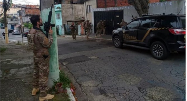 Em megaoperação, PF mira o grupo que vendeu 43 mil armas a facções brasileiras