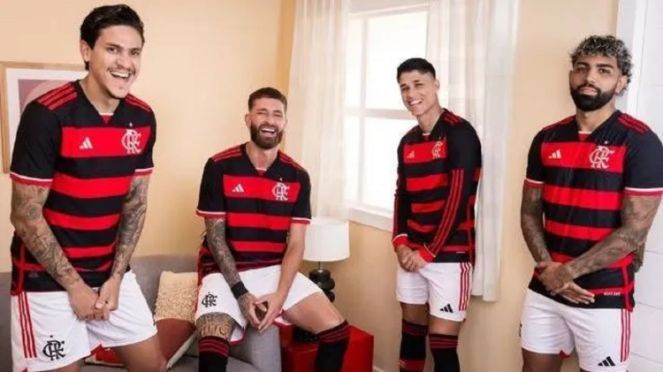 Flamengo lança nova camisa rubro-negra e valores chegam a R$ 599